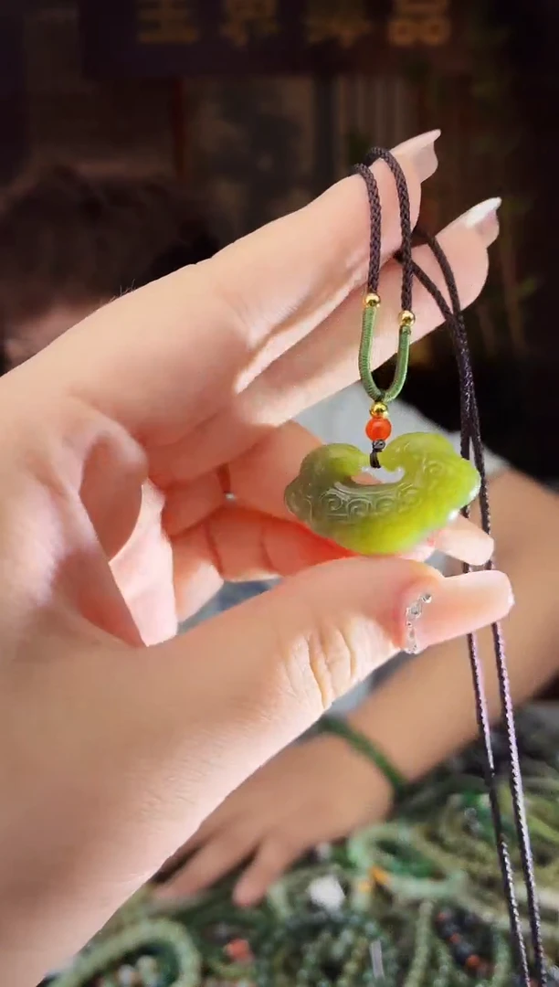 和田玉未镶嵌颈饰拍一发一