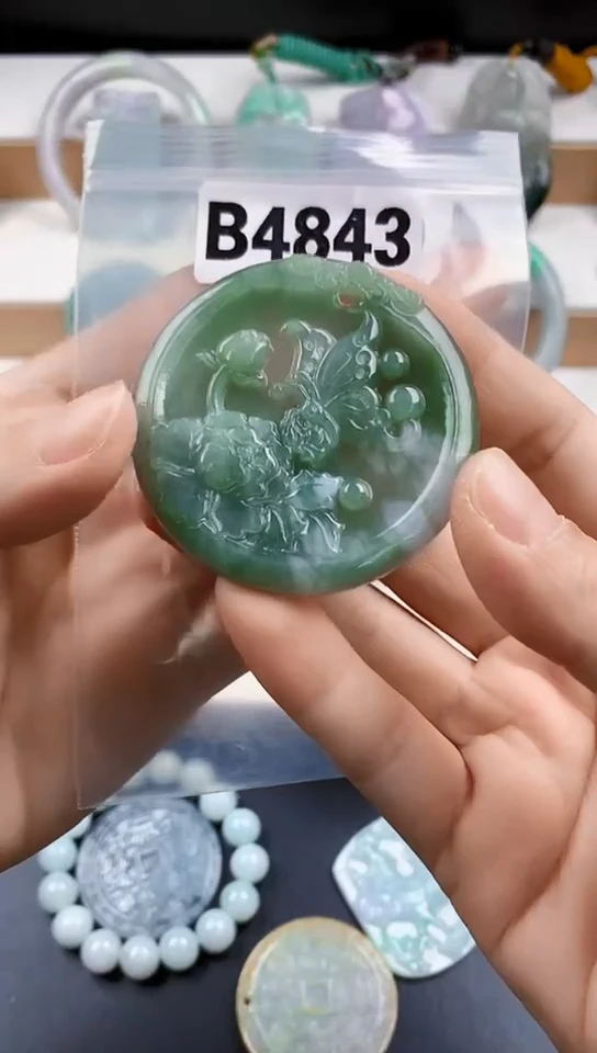 颈饰未镶嵌翡翠天然翡翠吊坠挂件