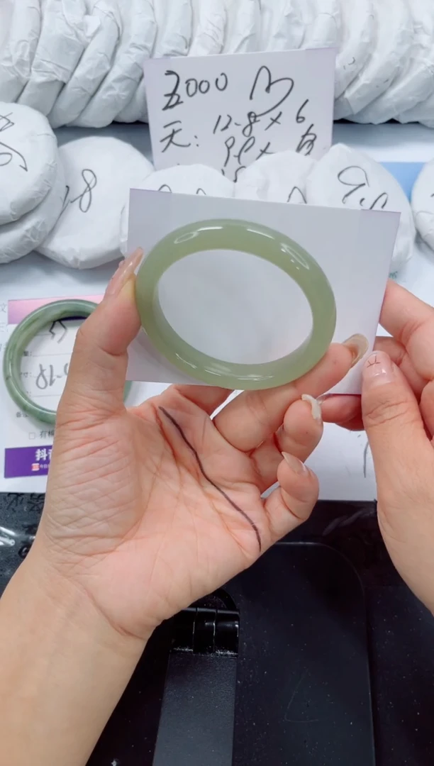 未镶嵌手镯石英质玉34-52.7