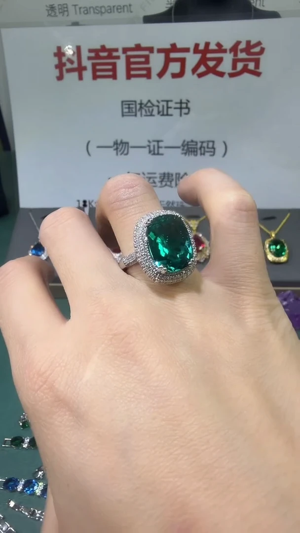 18K金镶嵌戒指祖母绿1