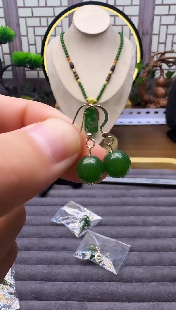 14K金镶嵌和田玉耳饰E52