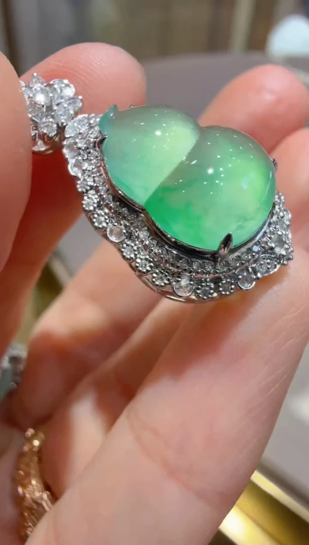 吊坠(不含链)18K金镶嵌翡翠多样性团购发一件