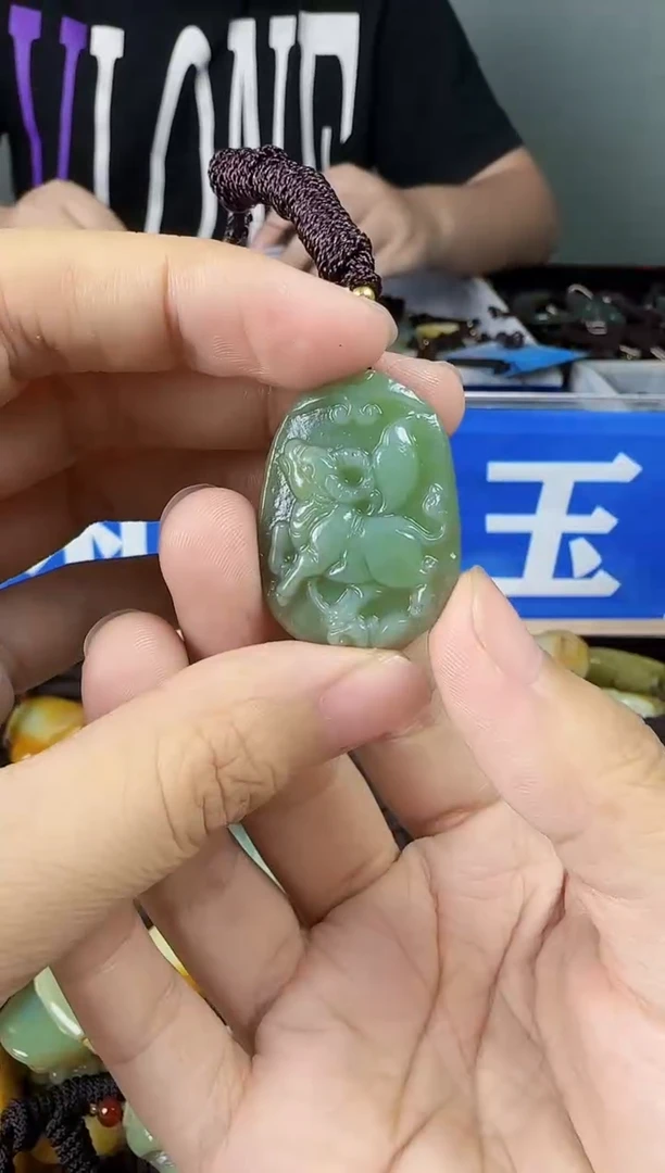 和田玉未镶嵌颈饰1