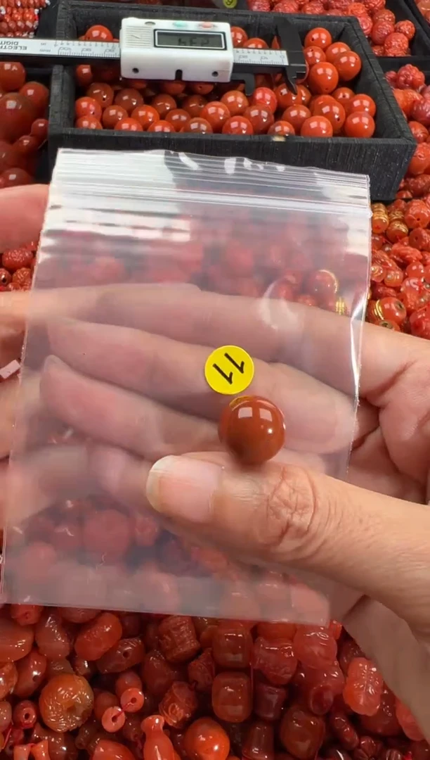 南红玛瑙未镶嵌颈饰1