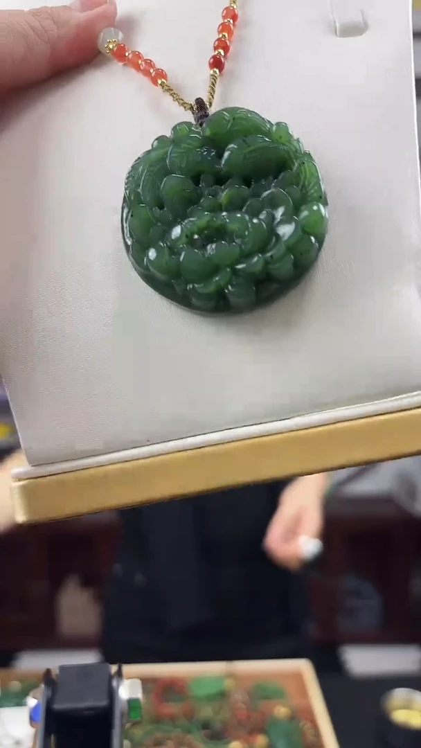 颈饰未镶嵌和田玉花开富贵