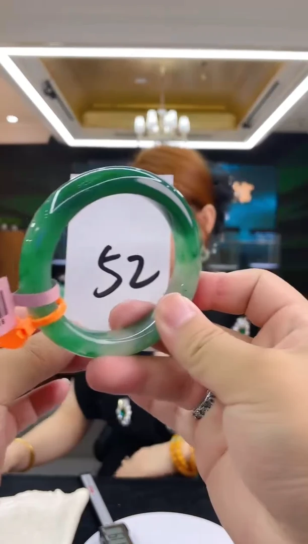 石英质玉（非洲翠）手镯未镶嵌天然冰飘花