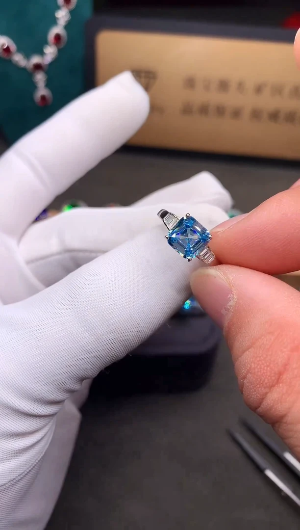 银S925镶嵌戒圈海蓝宝石......