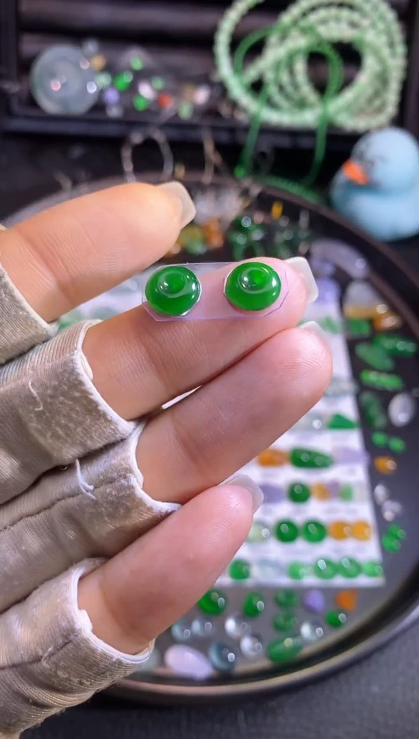 翡翠挂件未镶嵌扣子