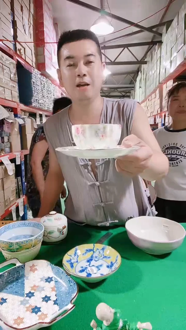 瓷片碗碟好物一件不留@@1