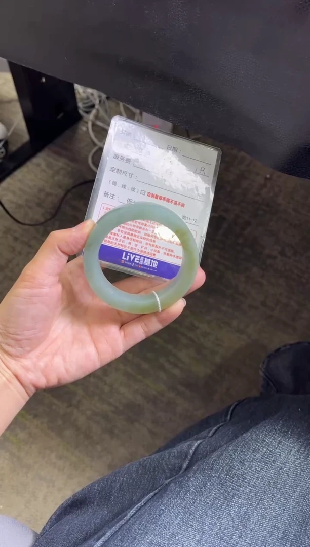 未镶嵌手镯定制翡翠何**。定制手镯不退不换