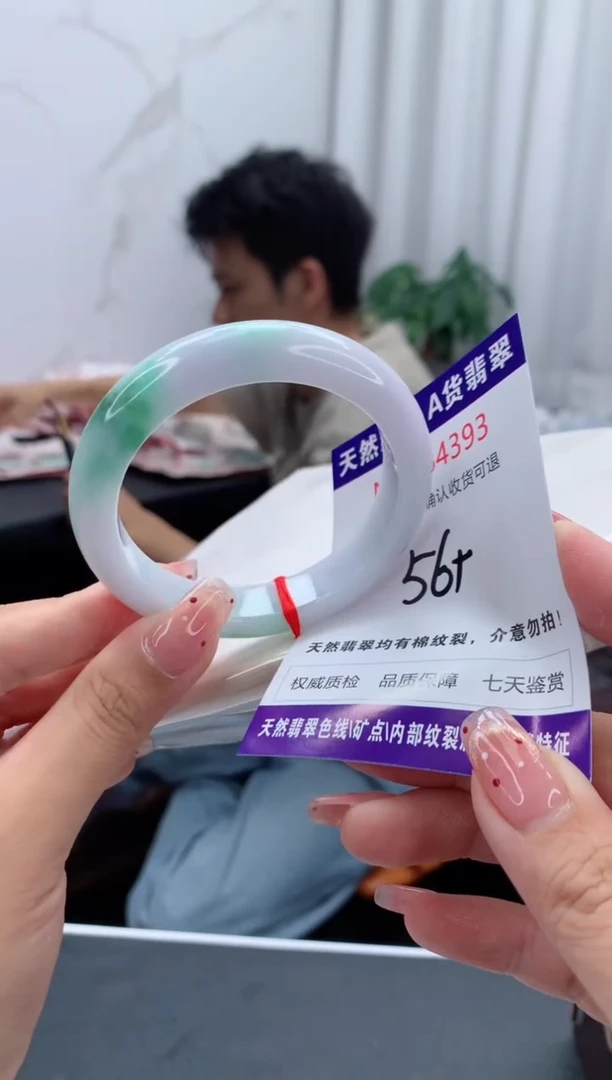 未镶嵌手镯翡翠红*有纹，完美者勿拍