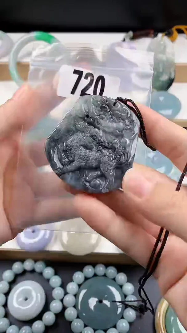 颈饰未镶嵌翡翠天然翡翠吊坠挂件