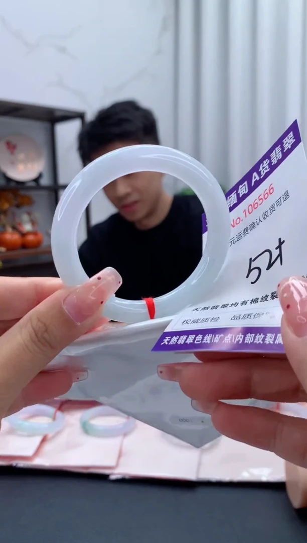 未镶嵌手镯翡翠有纹，完美者勿拍
