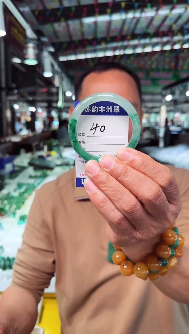 未镶嵌手镯石英质玉（非洲翠）55+