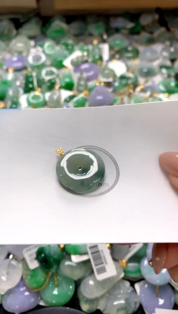 颈饰未镶嵌翡翠V