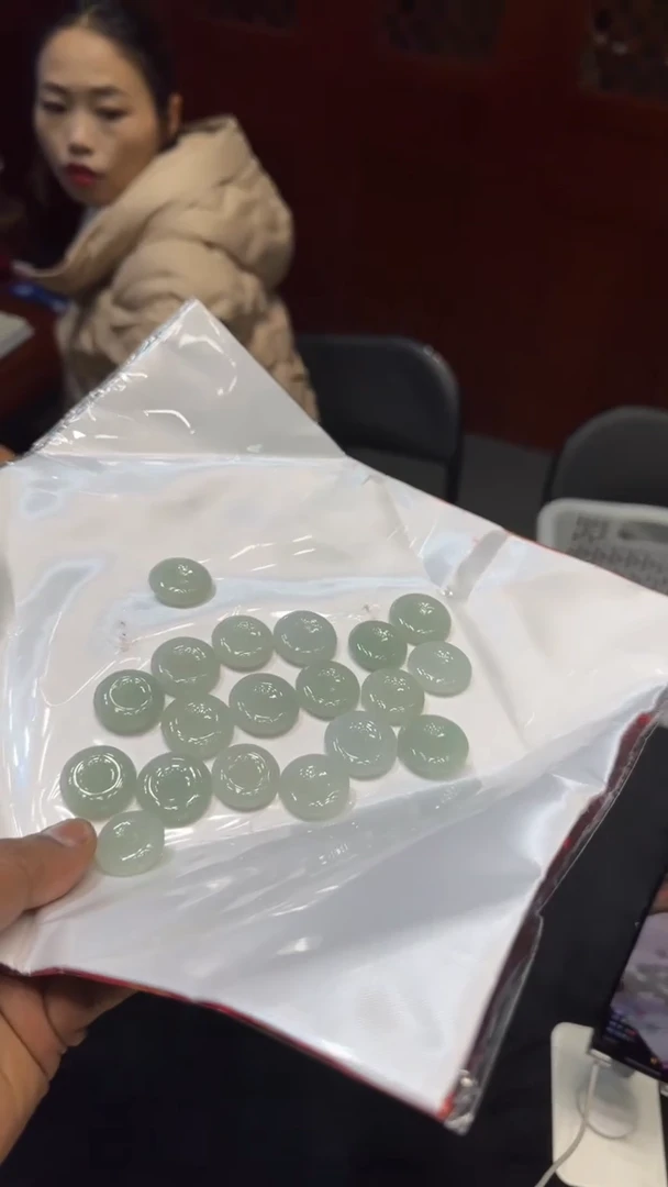 【闪购商品】翡翠手镯未镶嵌平安扣随机发一