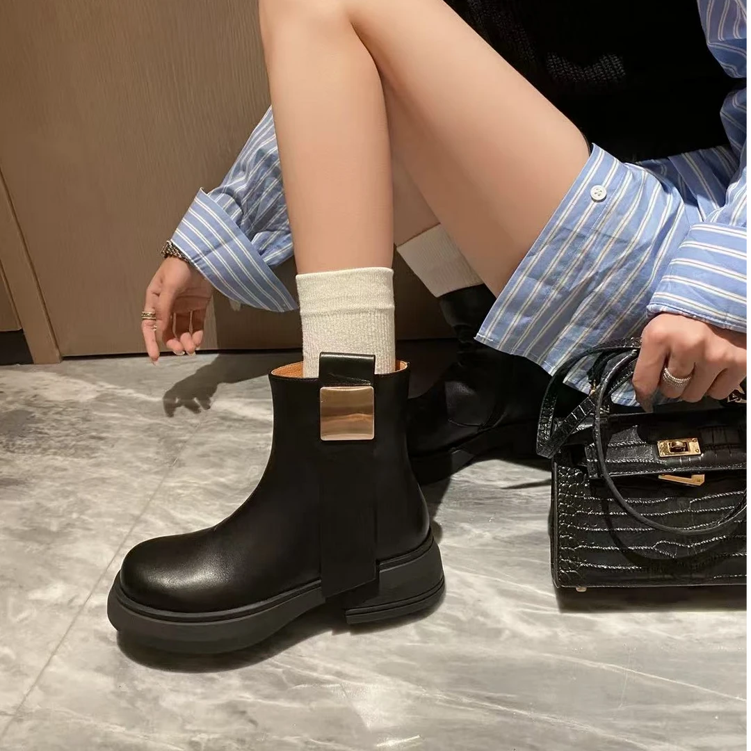 7701牛皮复古圆头机车金属扣短靴