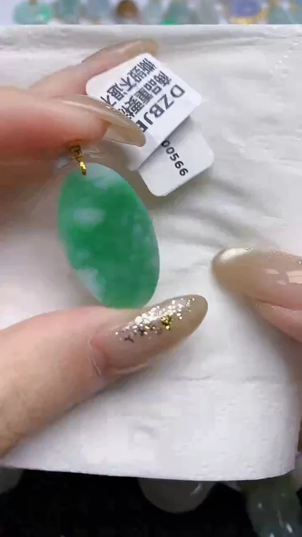 【闪购商品】翡翠颈饰18K金镶嵌天然A货翡翠