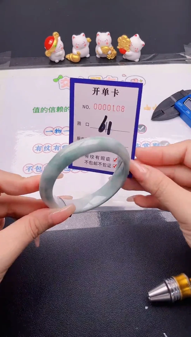翡翠手镯未镶嵌翡翠手镯未镶嵌
