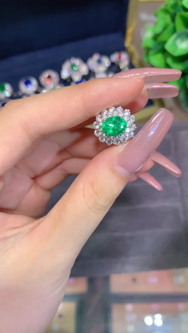 18K金镶嵌戒指祖母绿1.5CT