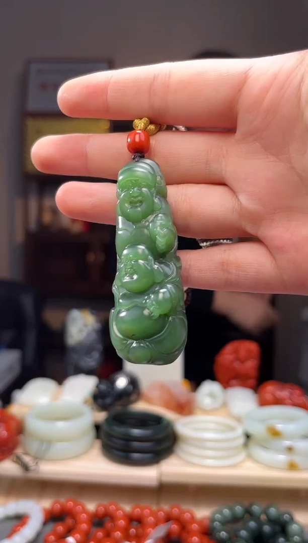 颈饰未镶嵌和田玉吊坠