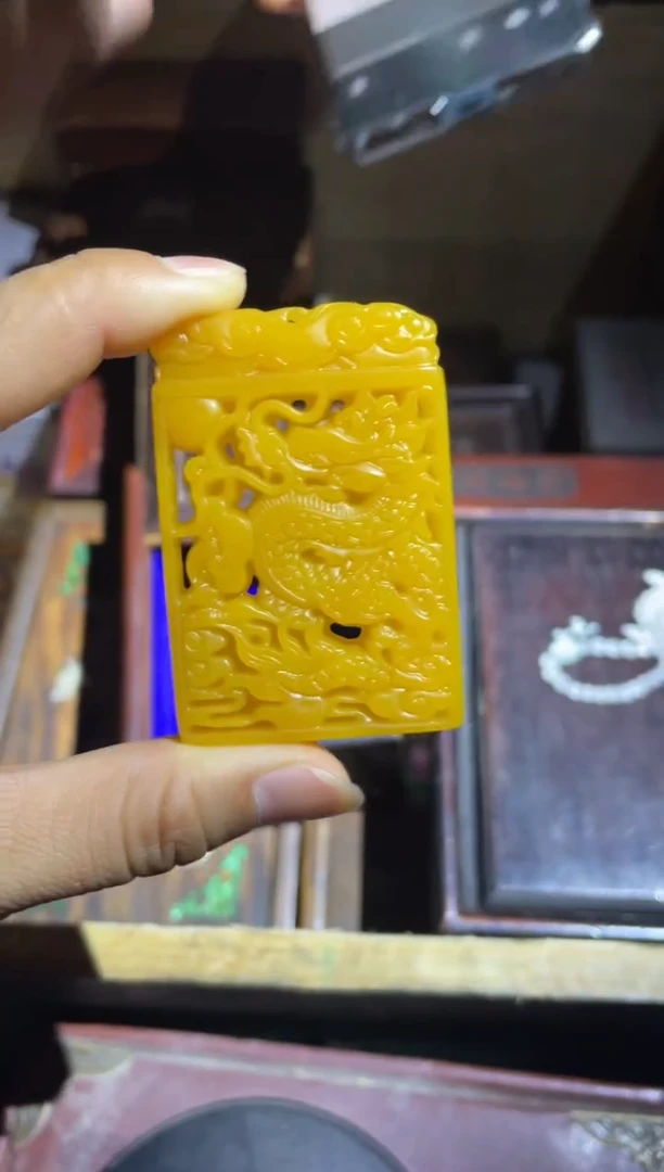 【闪购商品】黄 镂空  龙牌  1件