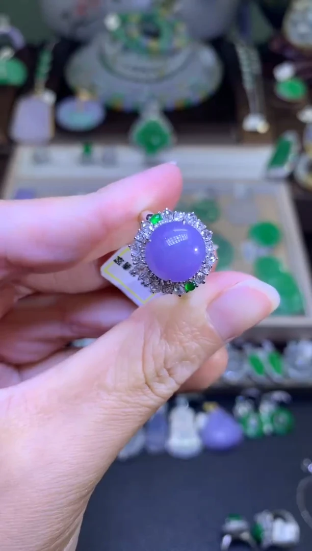 翡翠18K金镶嵌颈饰翡翠A货