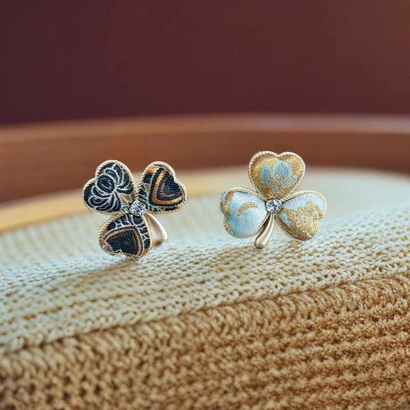 合金布艺胸针 宋锦胸针-三叶草