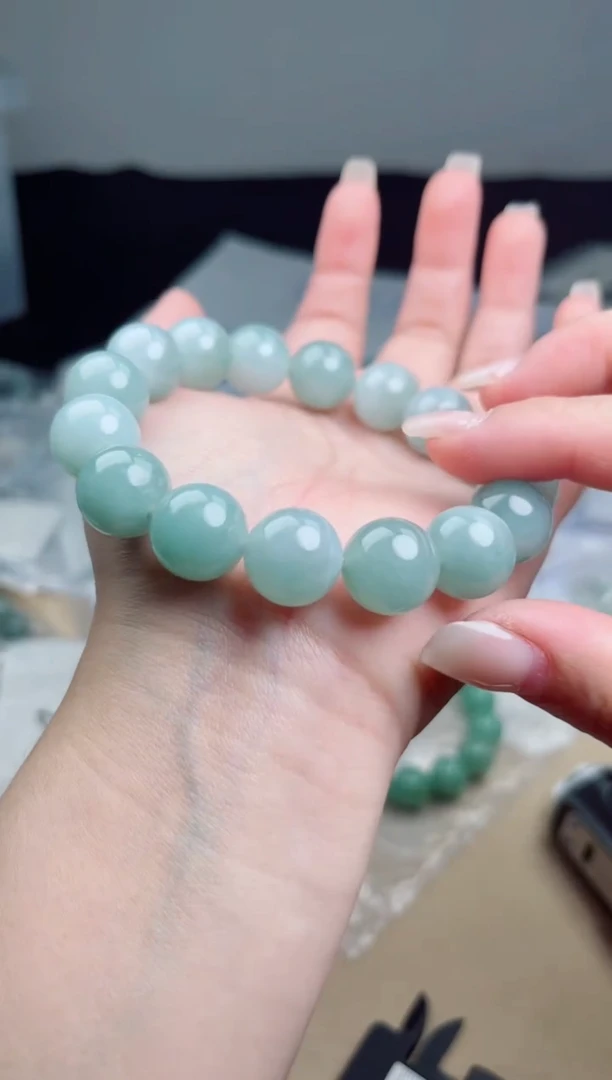 定制翡翠未镶嵌珠串