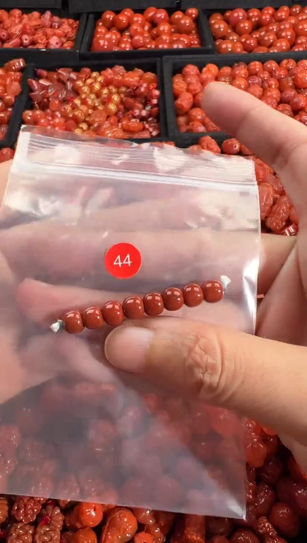 颈饰未镶嵌南红玛瑙1