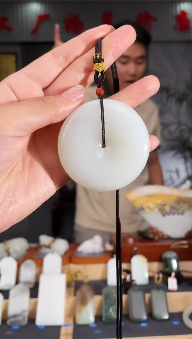 和田玉未镶嵌颈饰1