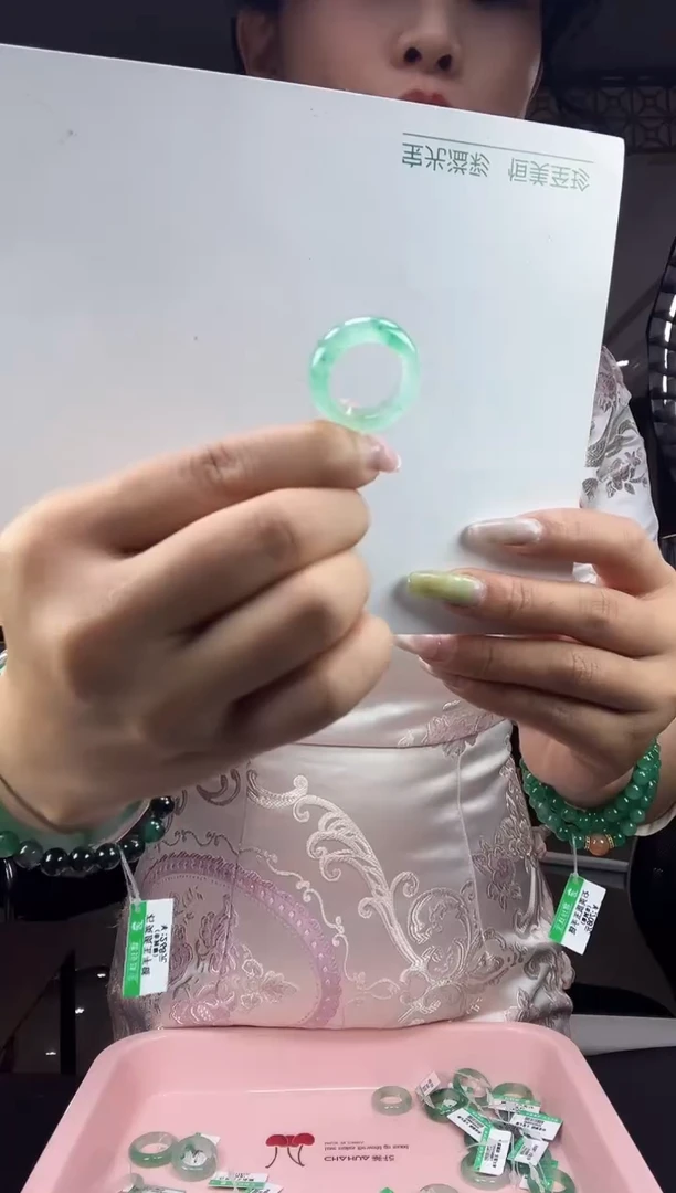 石英质玉手镯未镶嵌戒指