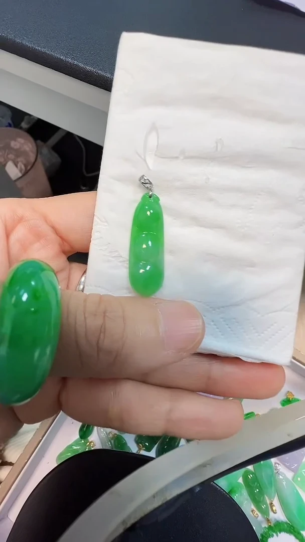 吊坠(不含链)18K金镶嵌翡翠660