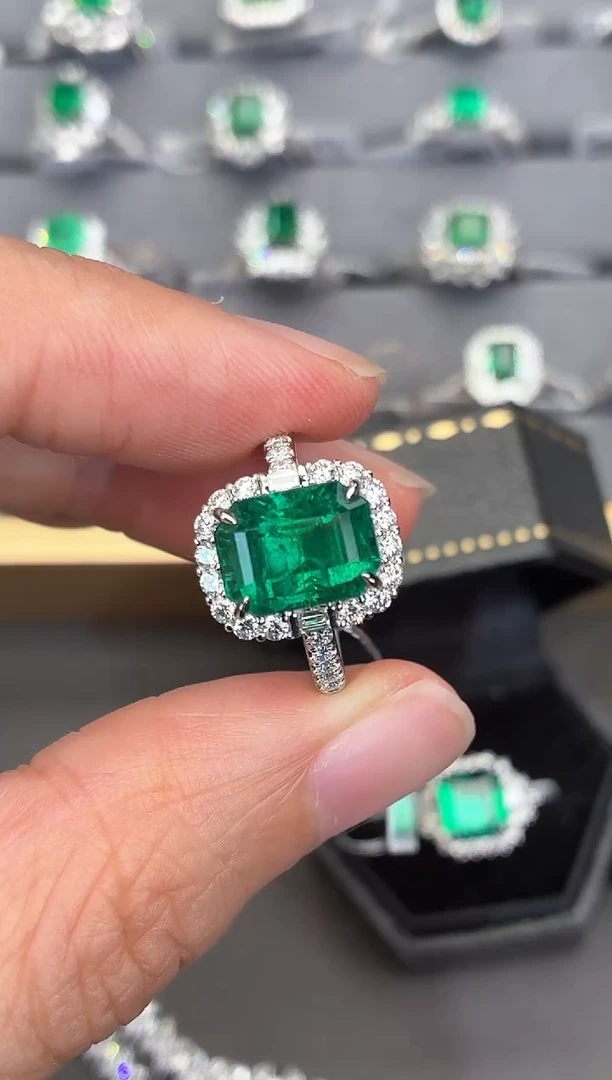 18K金镶嵌戒指祖母绿【闪购】4.36ct/七天鉴赏/极光绿