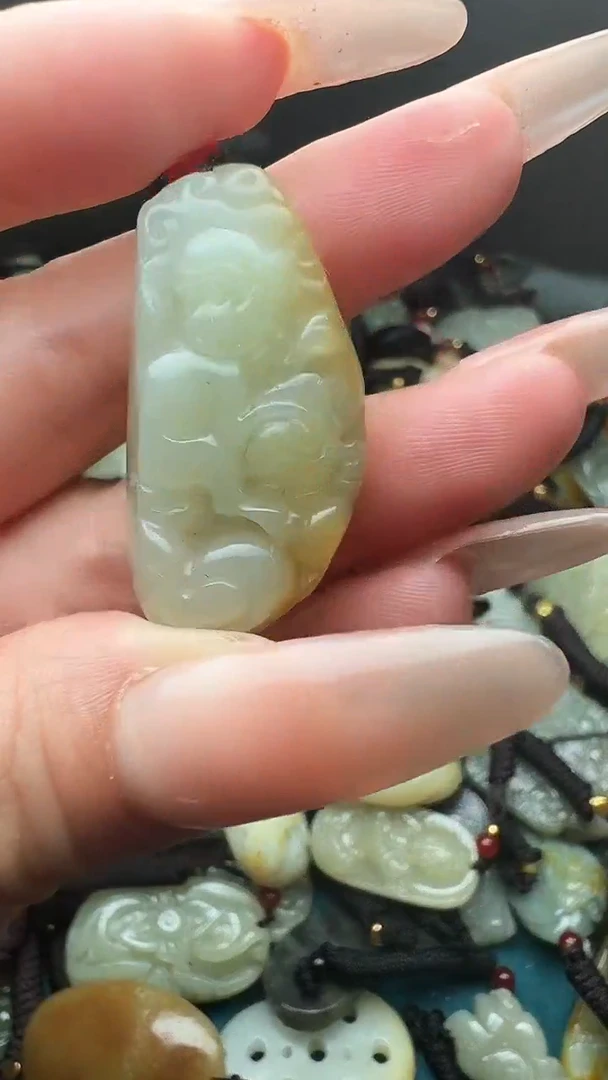 和田玉未镶嵌颈饰1