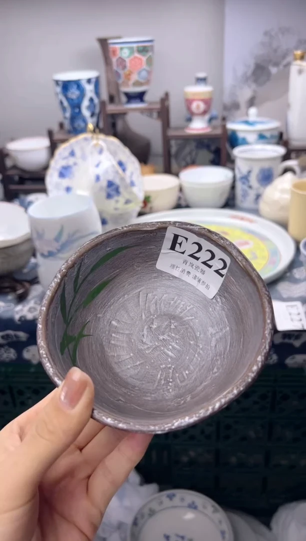 瓷片喵***?   E222