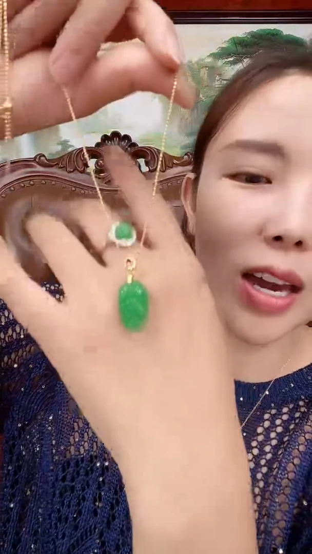 吊坠(赠链)未镶嵌翡翠X11阳绿小叶子