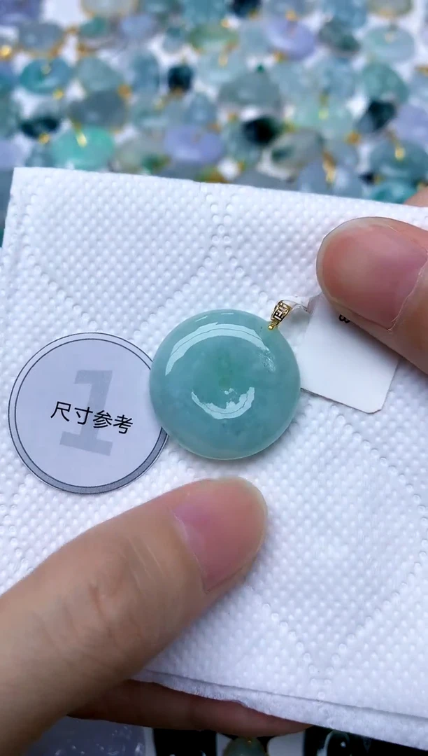 颈饰18K金镶嵌翡翠天然A货翡翠