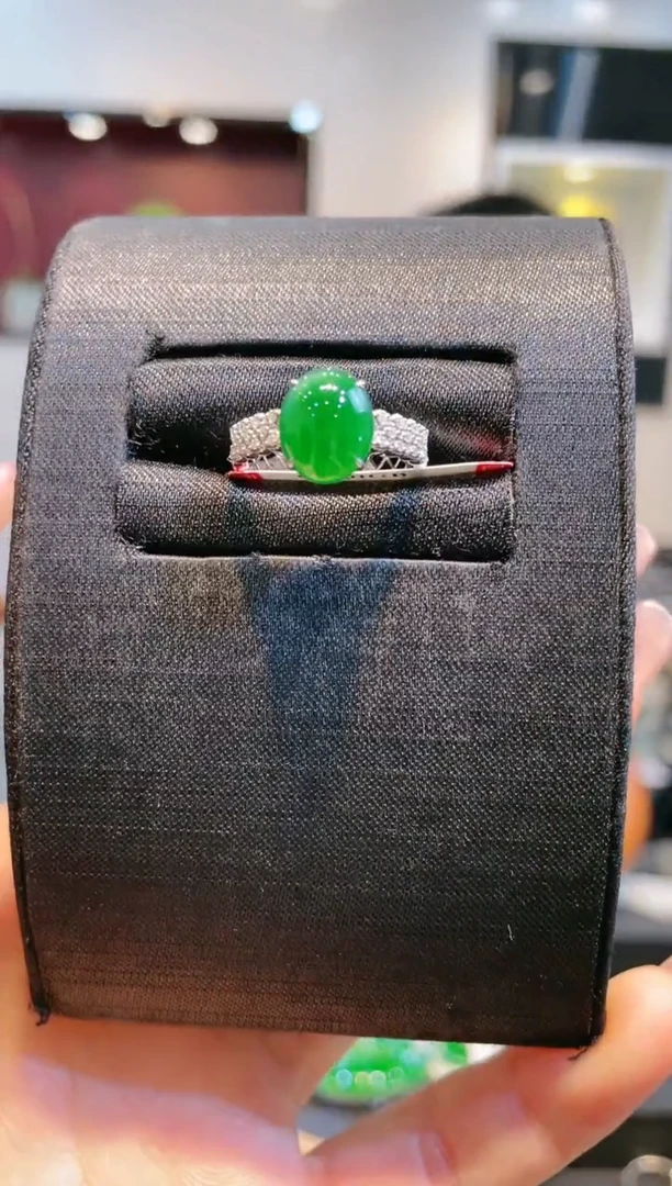 【闪购商品】翡翠颈饰18K金镶嵌A21天然A货翡翠戒指