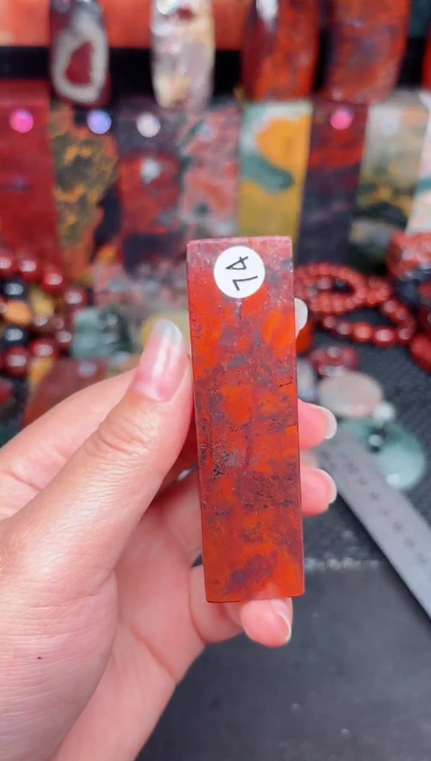 玉桂林鸡血玉印章摆件74