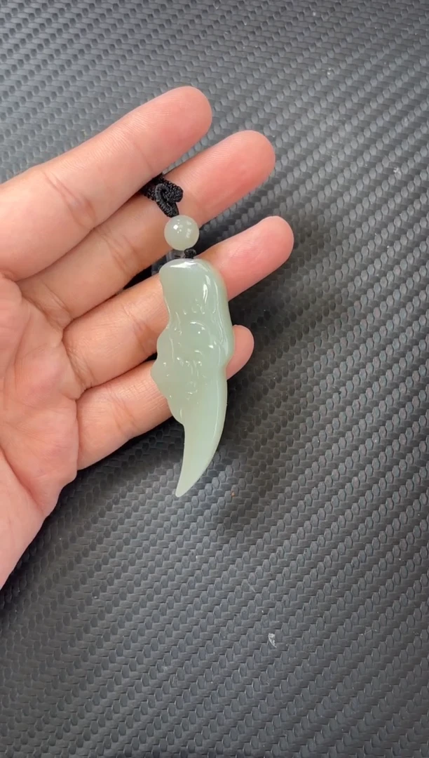 吊坠(赠链)未镶嵌和田玉且末微色差近矿吊坠h