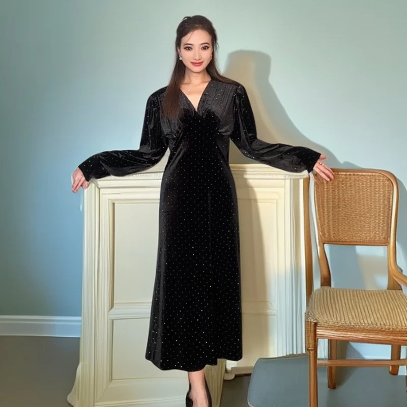 【5072】轻奢丝绒优雅V领显瘦小黑裙秋冬复古修身遮肉长袖连衣裙女