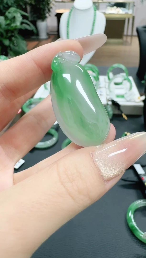 未镶嵌1石英质玉（非洲翠）子**师/4035