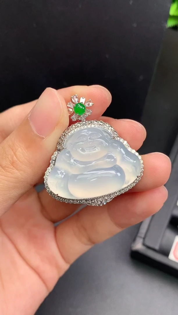 颈饰18K金镶嵌翡翠佛