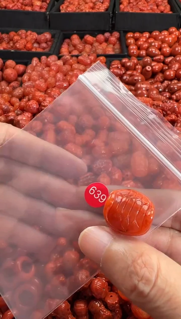 颈饰未镶嵌南红玛瑙1