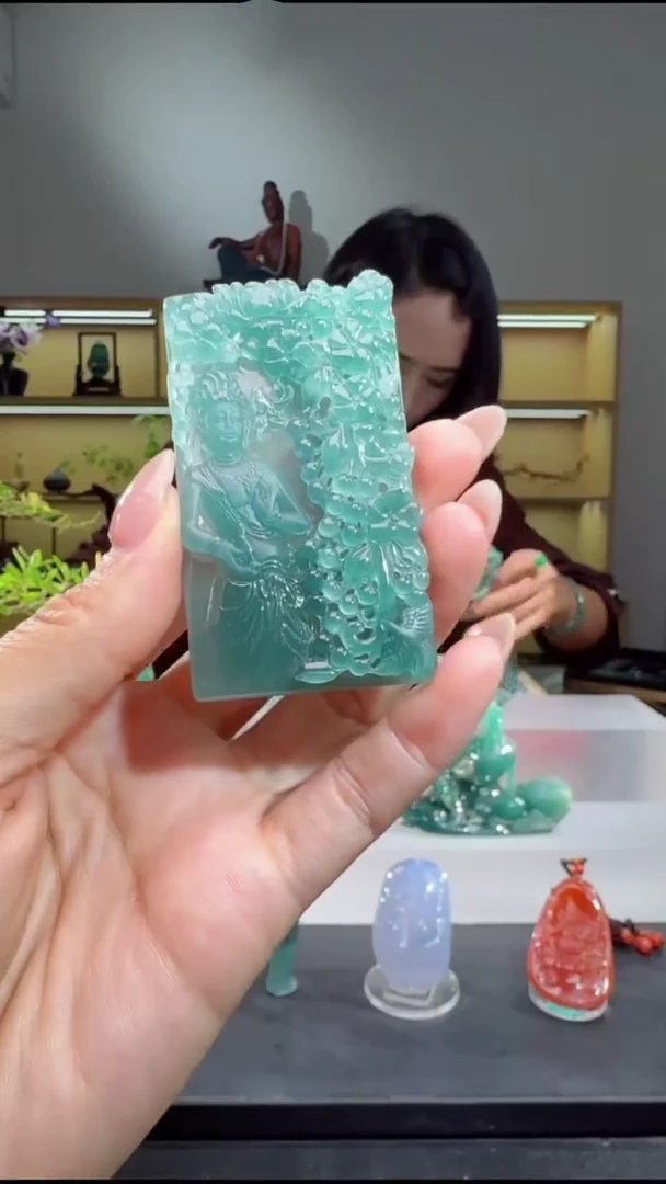 吊坠(赠链)未镶嵌翡翠吊坠（多样性发其一）