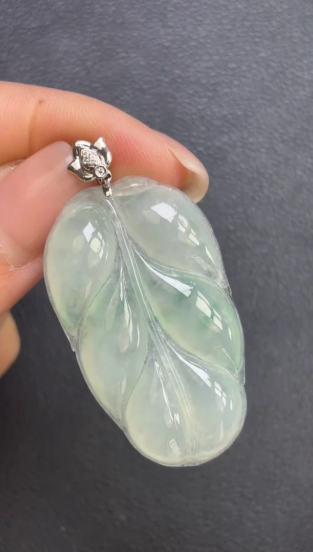 颈饰18K金镶嵌翡翠叶子