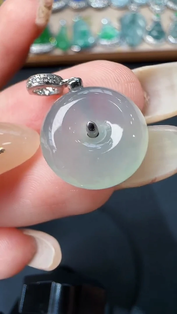 翡翠18K金镶嵌吊坠(不含链)9