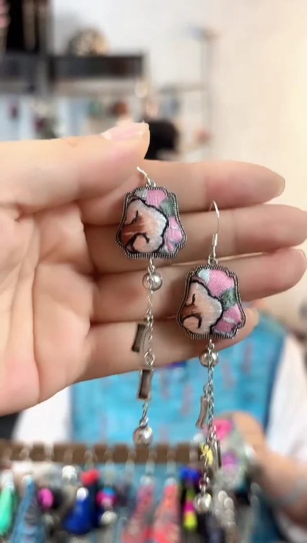 织绣彩云南阁非遗老绣饰品025