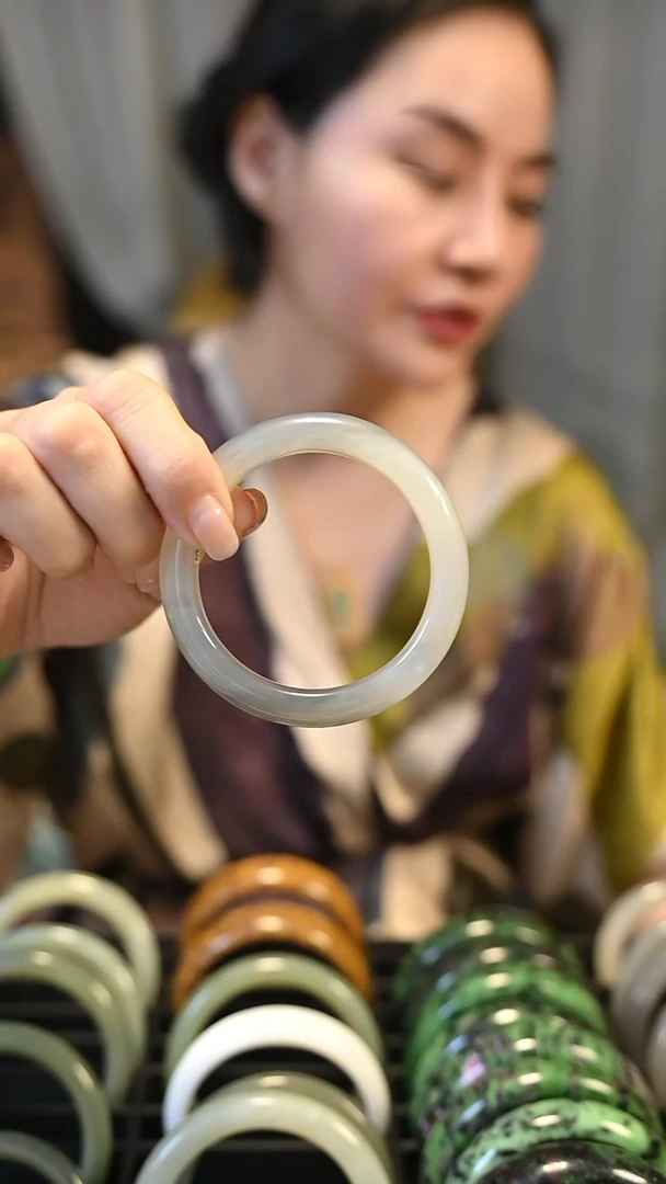 未镶嵌手镯和田玉晓***? 定向 晓冉冉